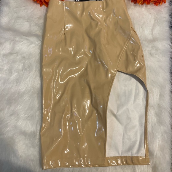 Leather skirt - Picture 1 of 3